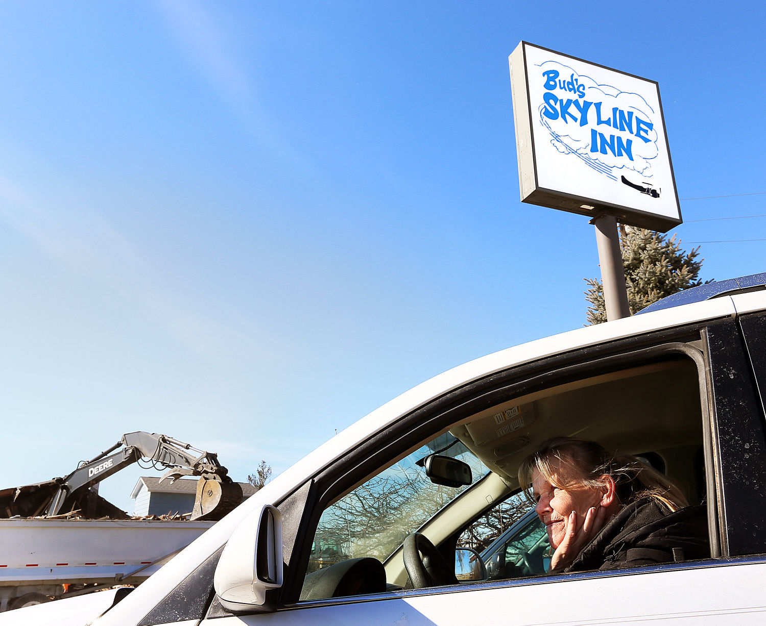 Bud's Skyline Inn